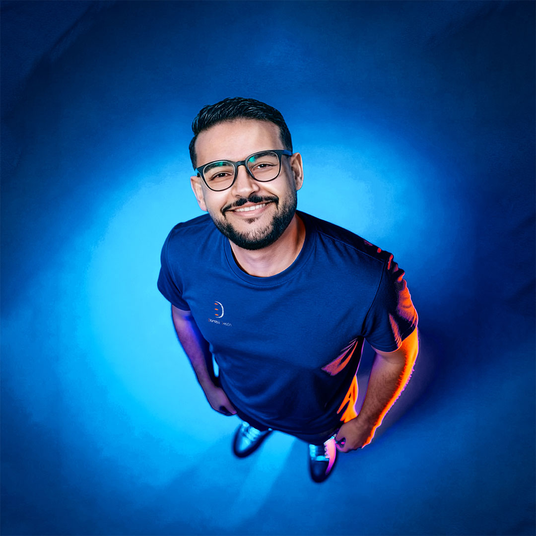 صورة المصمم